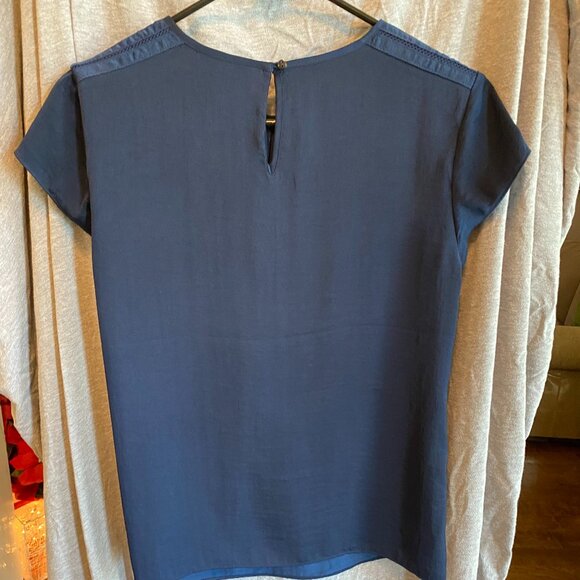 Banana Republic Blue Short Sleeve Shirt Blouse Size XS Petite - Picture 3 of 8